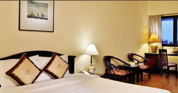 01 Khách sạn Century Riverside Huế