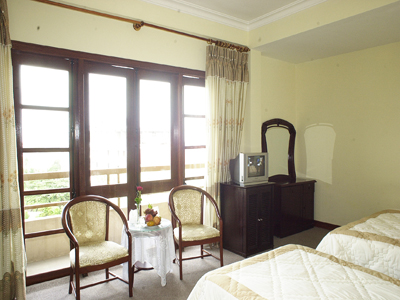 02 Khách sạn Ngọc Hương Huế