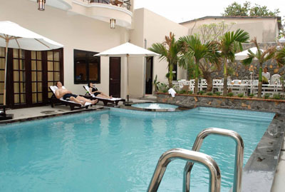 3 Khách sạn Golf Coast Đà Nẵng