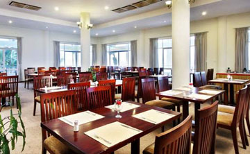06 Khách sạn Century Riverside Huế