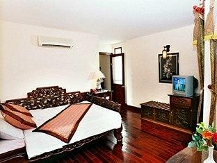 8 Khách sạn Hồng Ngọc 1