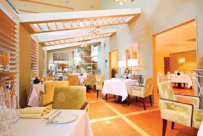 9 Khách sạn Sofitel Plaza Thành Phố Hồ Chí Minh