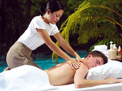 11 Khách sạn Furama Resort Đà Nẵng 