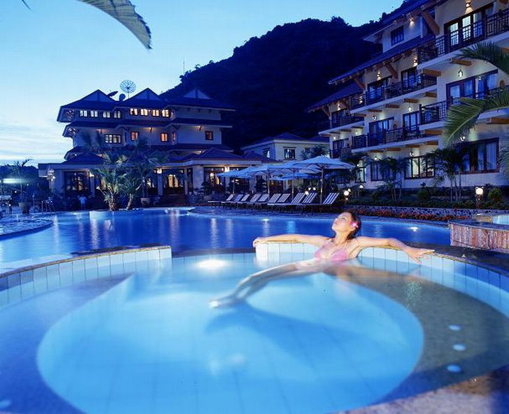 Sunrise Resort Cát Bà - bể bơi