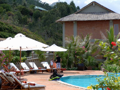 3 Khách Sạn Life Resort Quy Nhơn