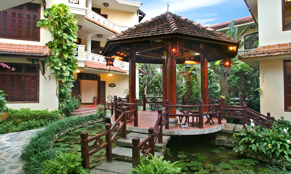 2 Khách sạn Lotus Hội An