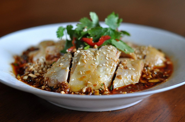 Người Trung Quốc thường ít khi ăn cay, nhưng món gà được nấu với ớt Tứ Xuyên lại là một ngoại lệ.