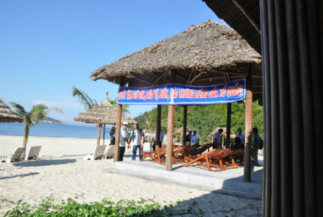 Nhiều du khách kể rằng mỗi năm vài ba lần họ tranh thủ ra Hội An, Đà Nẵng và ra thẳng Cù lao Chàm để tận hưởng không khí trong lành và thưởng thức đặc sản biển tươi ngon, bổ rẻ.