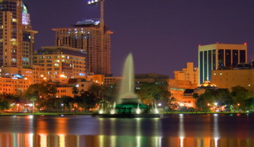 Khu trung tâm Orlando lung linh trong đêm - Ảnh: globeimages