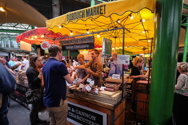 Khu chợ Borough là nơi cung cấp thực phẩm tươi ngon và những món ăn đường phố hấp dẫn nhất tại London