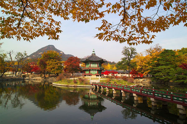 Đình Hyangwonjeong trong cung điện Gyeongbokgung, Seoul, Hàn Quốc