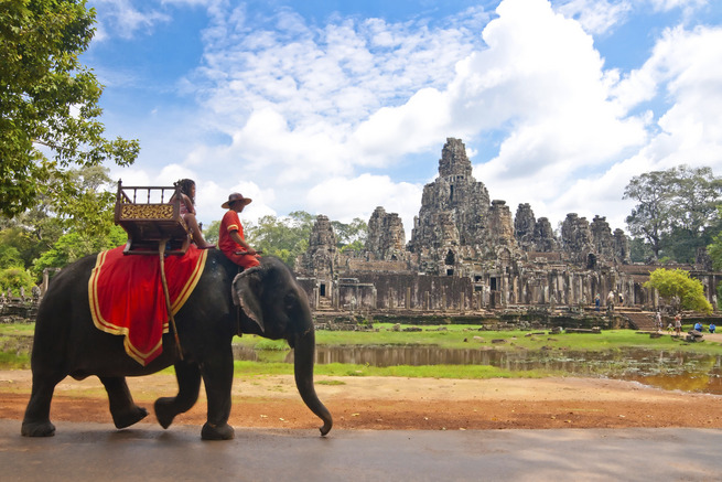 Khung cảnh phía ngoài đền Bayon, Khu quần thể Angkor, Campuchia