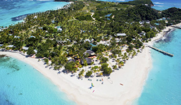 Khu resort Palm Island thuộc đảo Saint Vincent và Grenadines của Grenadines. Khu nghỉ dưỡng thuộc phía Nam của biển Caribbean tươi đẹp