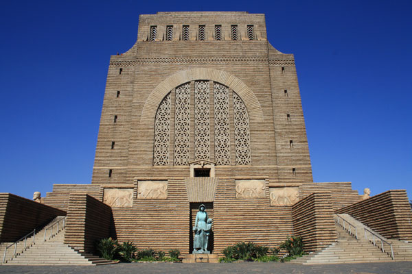 Đài tưởng niệm Voortrekker được xây hoàn toàn từ sa thạch.