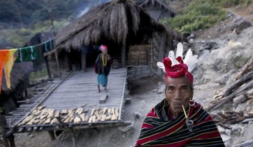 Hình ảnh sinh hoạt thường ngày bình yên, giản dị ở một ngôi làng trên núi Myanmar lọt vào tầm ngắm của tác giả.