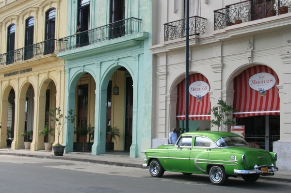 Khi đến với Cuba, du khách sẽ ấn tượng bởi hình ảnh đầy màu sắc trên đường phố.