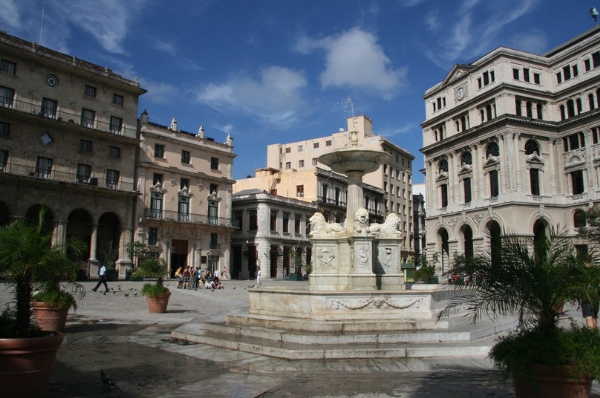 Trung tâm Plaza de San Francisco nằm giữa trái tim của khu Havana cổ - nơi được UNESCO công nhận là di sản thế giới.