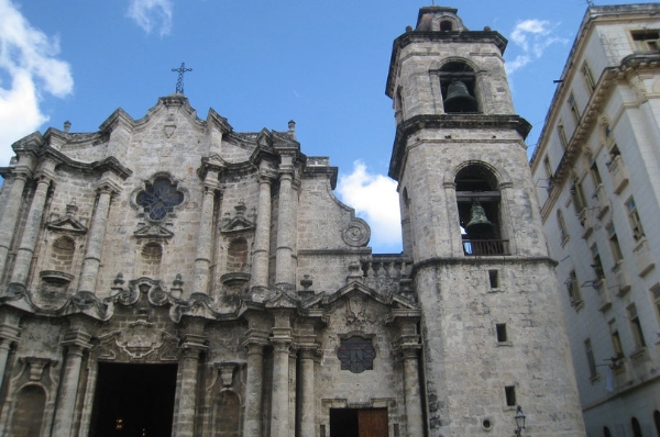 Nhà thờ San Cristóbal de la Habana theo kiến trúc baroque đã từng là nơi yên nghỉ của nhà thám hiểm châu Mỹ Christopher Columbus trong hơn một thế kỷ.