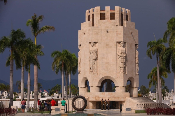 Hình ảnh thay ca gác ở lăng mộ của nhà lãnh đạo phong trào giành độc lập ở Cuba Jose Martí, Santiago de Cuba.