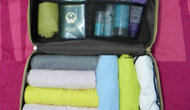 Với cách cuộn tròn quần áo, bạn có thể tăng lượng đồ mang theo trong chuyến du lịch của mình.