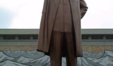 Khi tới thăm những nơi tôn nghiêm như tượng nhà lãnh đạo họ Kim, du khách phải ăn mặc chỉnh tề.