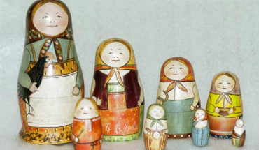 Bộ búp bê Matryoshka đầu tiên của Zvyozdochkin và Malyutin. Ảnh: wikipedia.