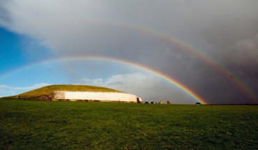 Di chỉ khảo cổ Newgrange nằm ở thung lũng Boyne thuộc hạt Meath.
