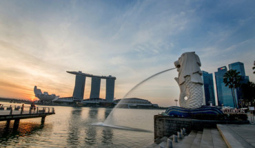 Tượng Merlion- hình ảnh con thú đầu sư tử, mình cá đang cưỡi trên sóng là biểu tượng của đảo quốc Singapore