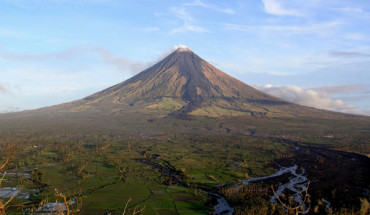 Ngọn núi Mayon trên đảo Luzong, Philippines