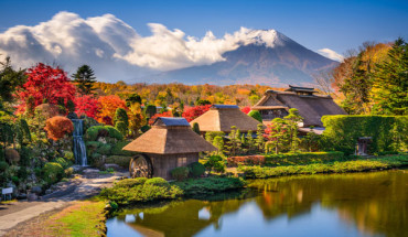 Những ngày nắng đẹp, đứng ở một nơi cao ráo trong làng, bạn còn có thể nhìn thấy đỉnh núi Phú Sĩ phía đằng xa