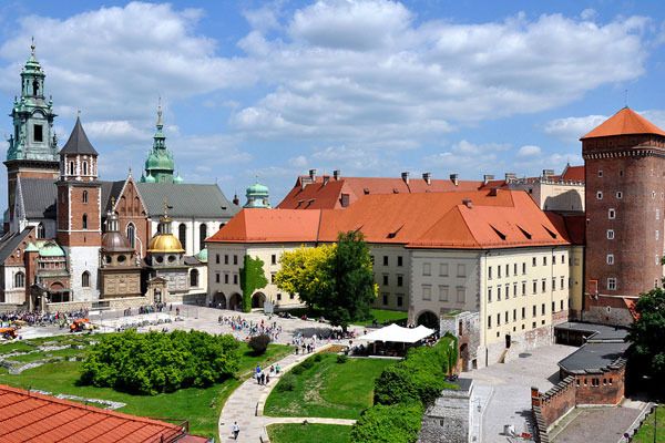 Quần thể lâu đài tráng lệ trên đồi Wawel