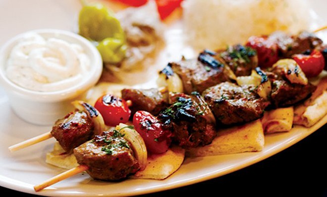 Kebab là một dạng thịt xiên nướng mà thịt hoặc cá được xiên que và nướng trên than hồng.
