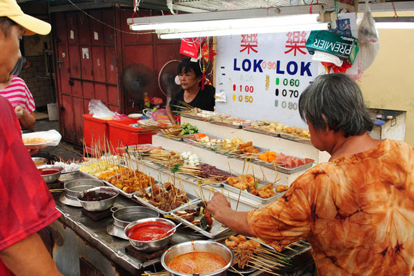 Một góc phố bán đồ ăn vặt ở Malaysia