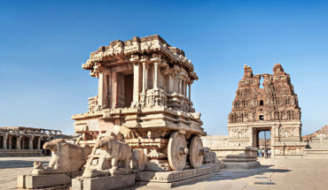 Những ngôi đền theo nhiều kiểu kiến trúc khác nhau hiện vẫn khá nguyên vẹn trong khu vực. Những nét chạm trổ tinh xảo của vô số ngôi đền tại đây đang chờ đợi sự khám phá của du khách thế giới