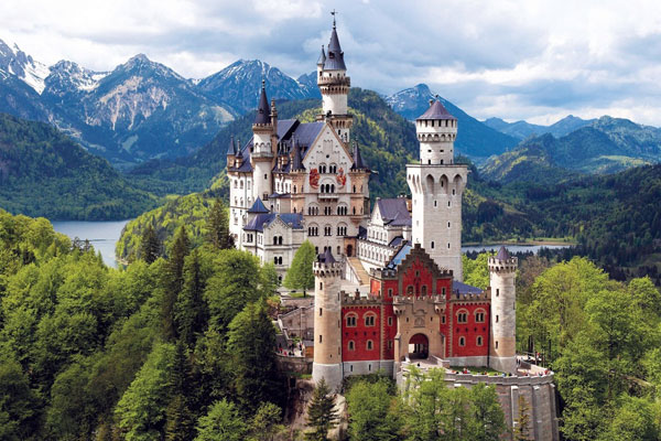 Lâu đài Neuschwanstein tọa lạc tại Đức