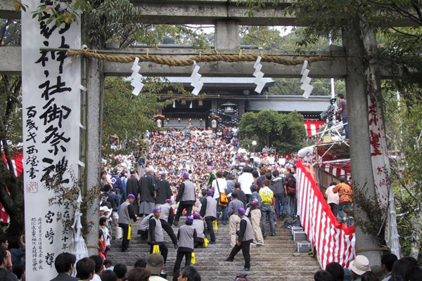 Lễ hội Okunchi Matsuri được tổ chức vào tháng 10 với nhiều hoạt động thú vị.