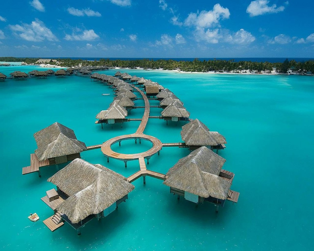 Bora Bora là một hòn đảo ở Polynésie, Pháp.