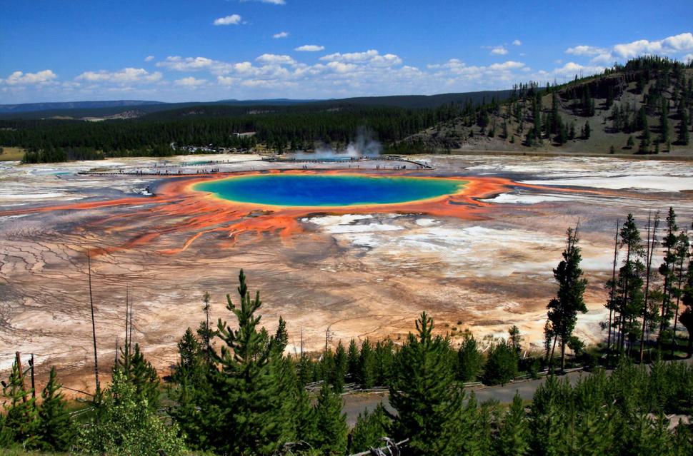 Nằm trong công viên quốc gia Yellowstone, đây là suối nước nóng lớn thứ ba trên thế giới và chắc chắn là còn suối có nhiều màu sắc nhất.