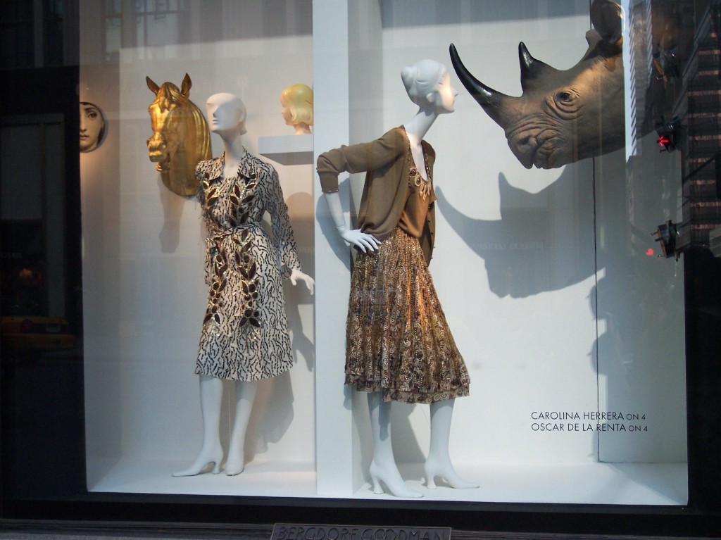 Các mẫu quần áo được trưng bày tại Bergdorf, New York, Mỹ