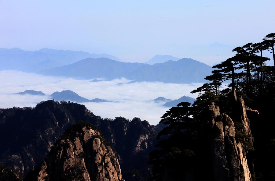 Núi Hoàng Sơn đẹp như chốn bồng lai tiên cảnh