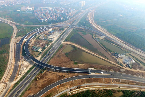 Điểm đầu của cao tốc tại Hà Nội, nơi giao cắt tạo thành móng ngựa khổng lồ