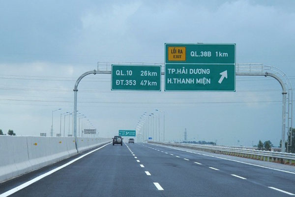 Sau hơn 7.5 năm thi công, hiện tại đường đã thông từ nút giao QL 39 (Lý Thường Kiệt, huyện Yên Mỹ, tỉnh Hưng Yên) đến gần điểm cuối của cao tốc. 