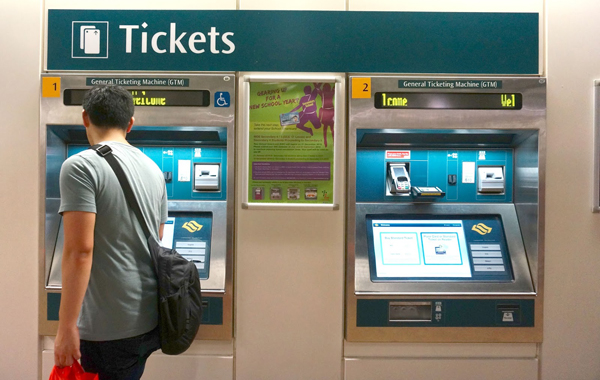 Dễ dàn mua vé tàu điện ngầm tại các máy bán vé tự động