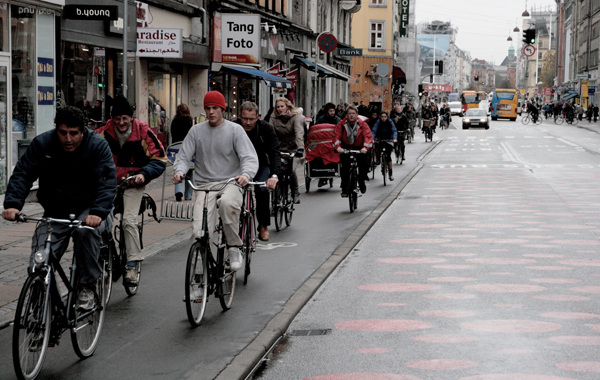 Người dân sử dụng xe đạp ở Copenhagen