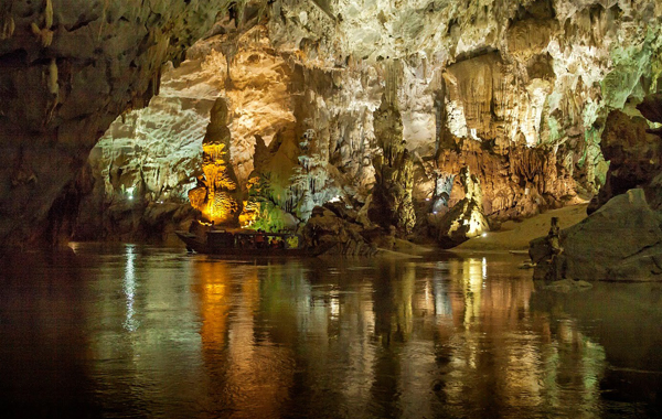 Vẻ đẹp hang động ở Quảng Bình
