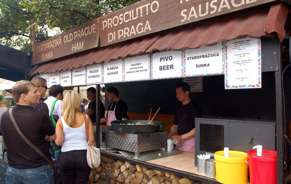 Chợ Parague luôn có đầy đủ ẩm thực của rất nhiều nước trên thế giới