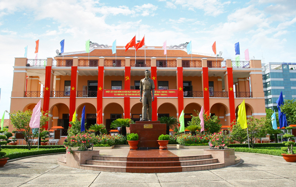 Bảo tàng Hồ Chí Minh - Bến Nhà Rồng