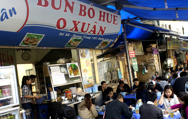 Bún bò Huế O Xuân nằm tại số 3A phố Quang Trung, quận Hoàn Kiếm, Hà Nội