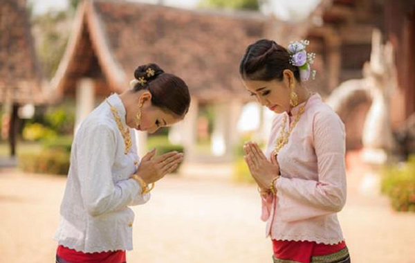 Bạn cần học qua một số cách giao tiếp cơ bản của người Thái Lan trước khi đi du lịch
