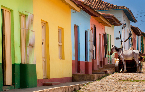 Thị trấn Trinidad được UNESCO công nhận là một di sản văn hóa của thế giới. Đây là vùng đất sản xuất đường lớn trong thế kỷ XIX. Nơi đây còn nổi tiếng với những ngôi nhà rực rỡ màu sắc và những nhà thờ kiến trúc thuộc địa với sắc màu rực rỡ không kém.